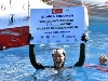 A Török szabadtüdős, Şahika Ercümen múlt pénteki merülésével megdöntötte az édesvízi női mélymerülés rekordját.